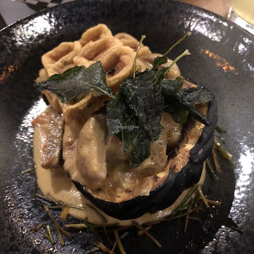 Casserole champignons et seitan servie dans une courge rôtie at Invitation V in Montreal