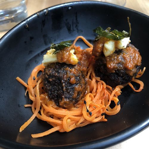 Boulettes de shiitake et sauce tomate at Invitation V in Montreal