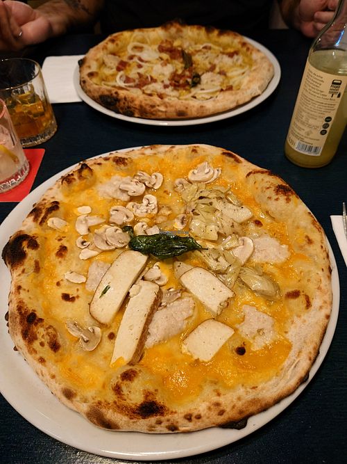 Quattro Stagioni + Carbonara at Meow Pizzeria Verde in Innsbruck