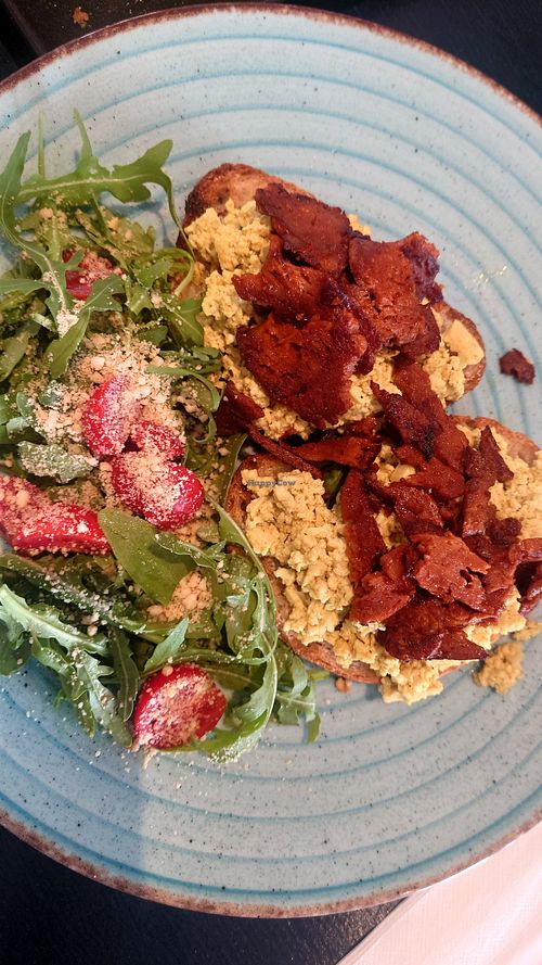 Monthly brunch! I dunno how long it will last (cuz only once per month) but if you have an opportunity to go, simply go! 🤤 at Meow Pizzeria Verde in Innsbruck