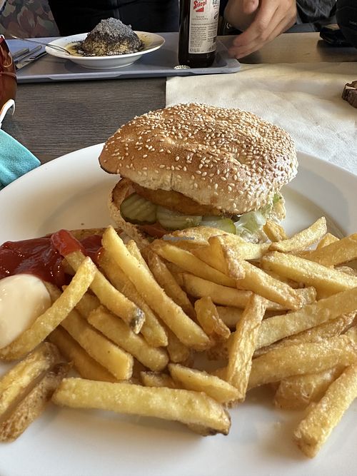 Veganer Burger  at Gasthaus Bäreck in Unken
