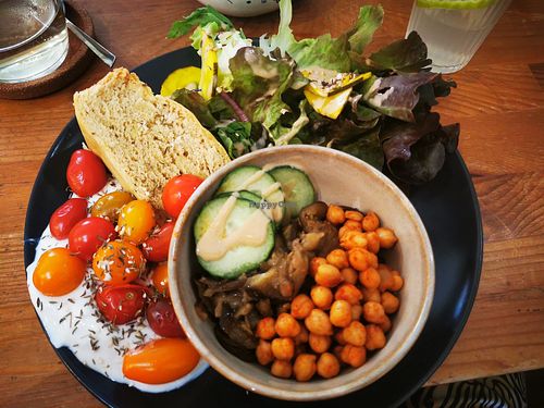 Brunch vegan at Bleuenn Kafe in Douarnenez