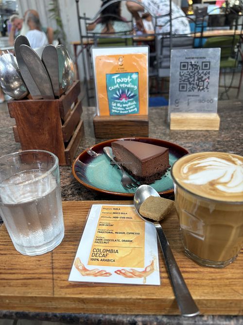 Flat white decaf and mousse au chocolate tarts (vegan )  at G-Shot Coffee Roastery & Cafe in Bardez