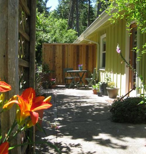 The Tandem Room features its own large private patio. at Velo Bed and Breakfast in Eugene