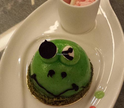 Dessert! Frog Prince - made with green apple.. Not too sweet, taste is just so nice!!!   at JenDow - Lian Shiang Jai 莲香斋 in Shanghai