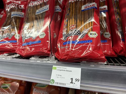 salty pretzel sticks  at denns Biomarkt -  Europaplatz in Berlin