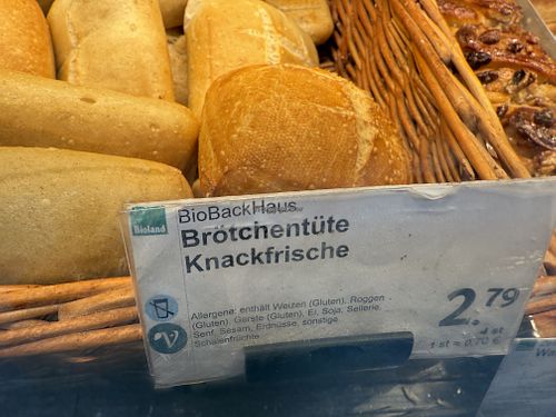 bread rolls  at denns Biomarkt -  Europaplatz in Berlin