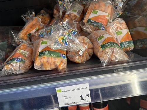 carrots  at denns Biomarkt -  Europaplatz in Berlin