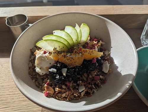 Granola at Neo Cafe & Eatery in Wellington