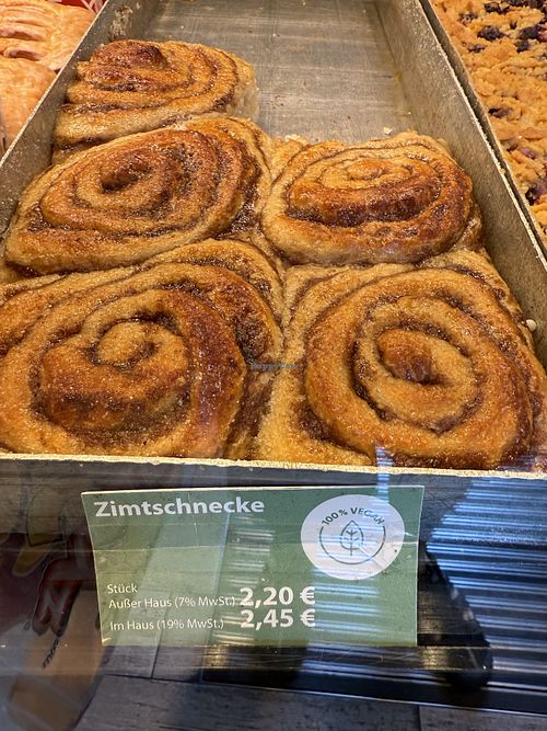 vegan cinnamon roll  at Steinecke in Berlin