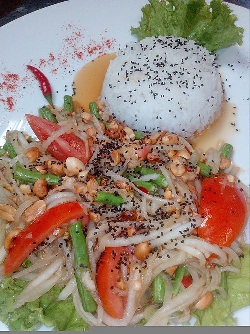 Spicy green papaya salad Som-Tam at Bamboo Bar & Vegetarian Restaurant in Sihanoukville