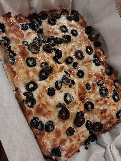 vegan garlic pie with olives at Pale Fire Brewing Co in Basye