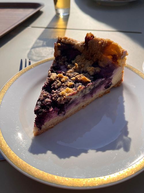 Blueberry Cheesecake 🫐  at Café KaffeeZauber - Das Original in Bischofsheim