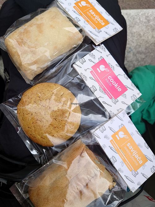 Pastries and the MOST PERFECT COOKIE ON EARTH at bio&bio in Pula