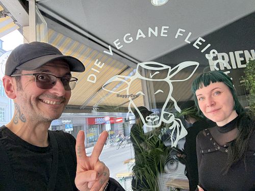 customers  at Die Vegane Fleischerei - Frauenstraße in Munich