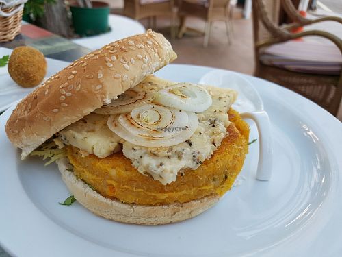 Vegan burger  at TREFF in Mallorca