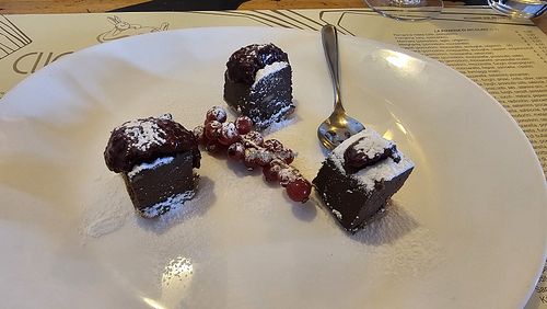 Trancio al cioccolato e frutti di bosco #Veganuary at Ristorante Cucina Briganti in Faenza