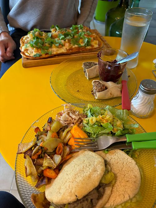 Plato del dia, empanadas, pizza at Atelier de Viveres in Puerto Madryn