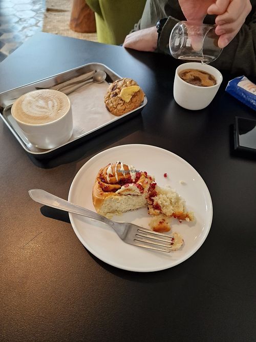 White chocolate cranberry bun, chunky monkey cookie, oat cappuccino...all vegan #Veganuary at FIKA LAB in Leuven