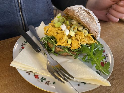 Broodje jackfruit kerriesalade  at Café STU in Amersfoort