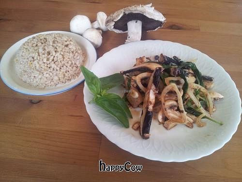 Stir-fried tofu mushrooms, onions, basil, peppermint marinated in soy sauce, date syrup, lemon, ginger and garlic.
A bowl of rice on the side. at HaMitbach HaTailandi in Pardes Hana
