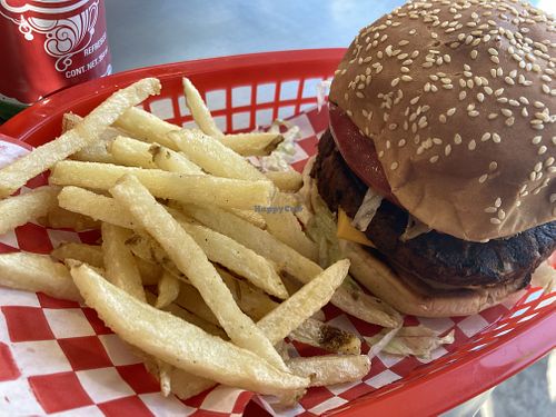 Hamburguesa sencilla con papas y queso   at Hamvurguesas al Carbon in Mexico City