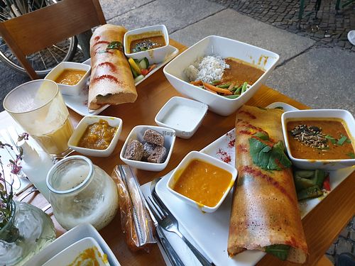 "pancake" with dips vegan at Goura Pakora in Berlin