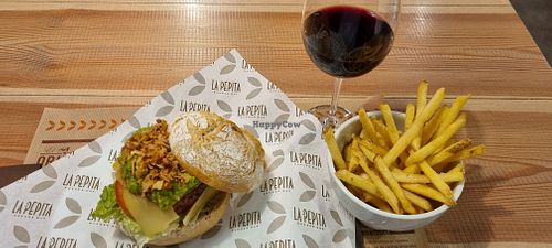 Vegan burger at La Pepita Burger Bar - Vialia Vigo in Vigo