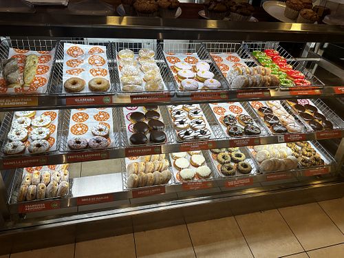 Pidan/compren la de manjar not co!!!  at Dunkin' - Vitacura in Santiago