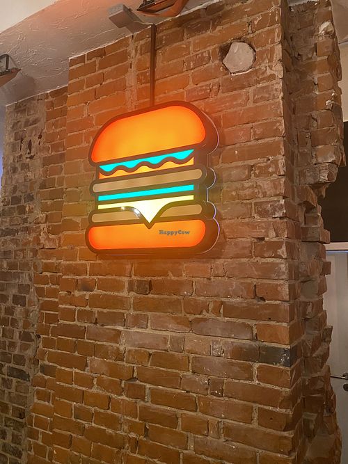 Hier gibt’s Burger und Pommes in verschiedenen Variationen.  at Manhattan Burger in Hannover