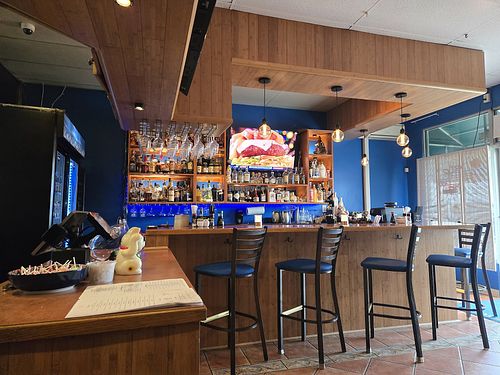 A small bar as well as a comfortable dining area. at The Rice House Bistro in Ocean City