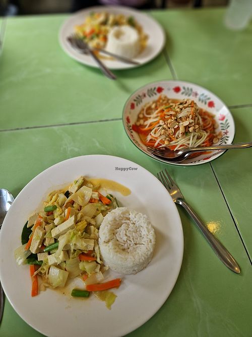 Panang Curry and Papaya Salad at Dee Dee Thai Food in Koh Phangan