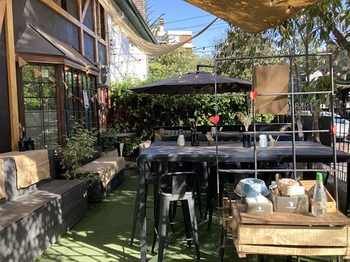 Patio  at Pan Merced in Santiago