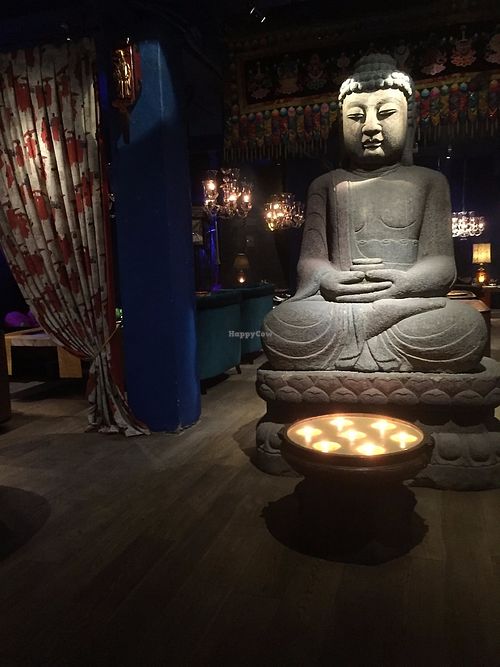 Buddha entrance at Pure Lotus - Jìng Xīn Lián 净心莲 in Beijing