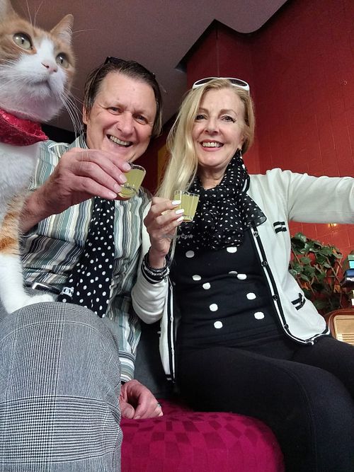 Having a drink with Caneta, the resident cat! at Restaurante Il Bandito in Altea