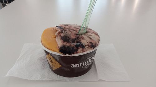 Tarrina pequeña de mango y caramelo at Antiu Xixona Helados  in Almeria