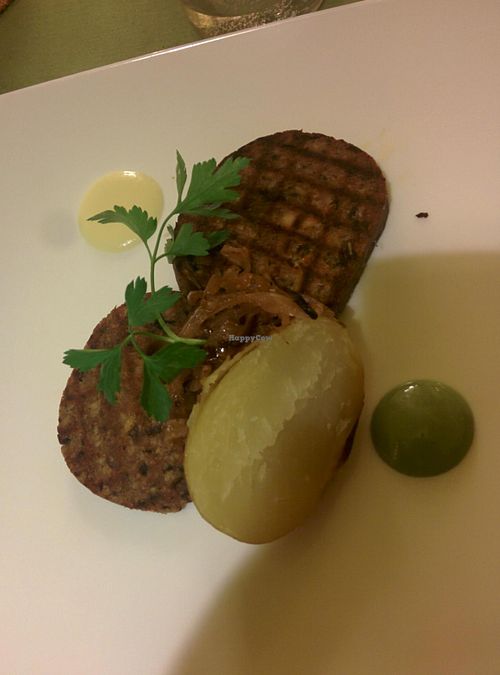 Grilled seitan burguers at Bindu in Igualada
