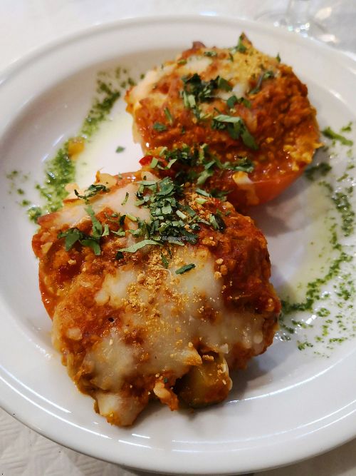 Tomates al horno rellenos de soja at Cafe Mandala in Salamanca