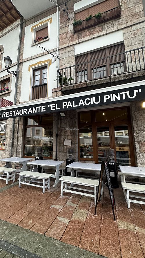 En el centro de Cangas de Onís  at El Palaciu Pintu in Cangas De Onis