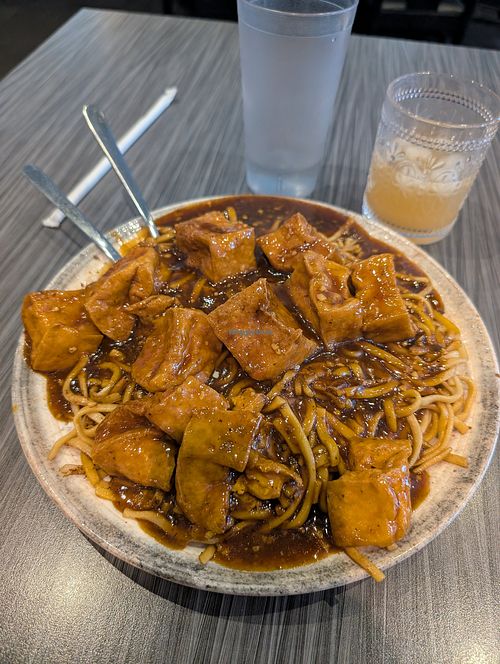 Tofu with Manchurian sauce (Shanghai noodles) at Yueh Tung Restaurant in Toronto