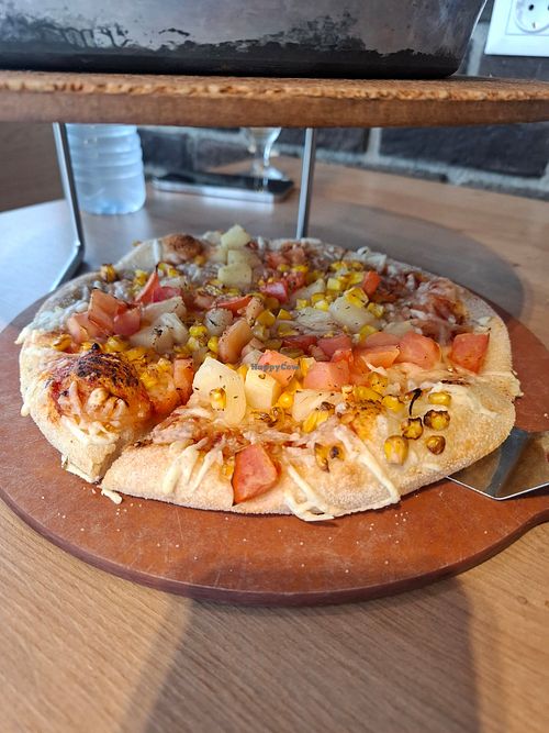 Vegan Pizza Alloha (without olives) at Pizza Hut in Torres Novas