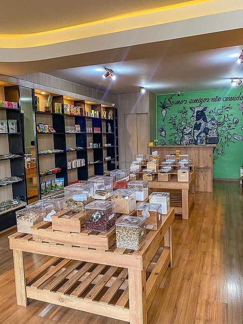 Loja com variedade de produtos naturais e veganos 🌱 at The Herbivoraz in Bauru