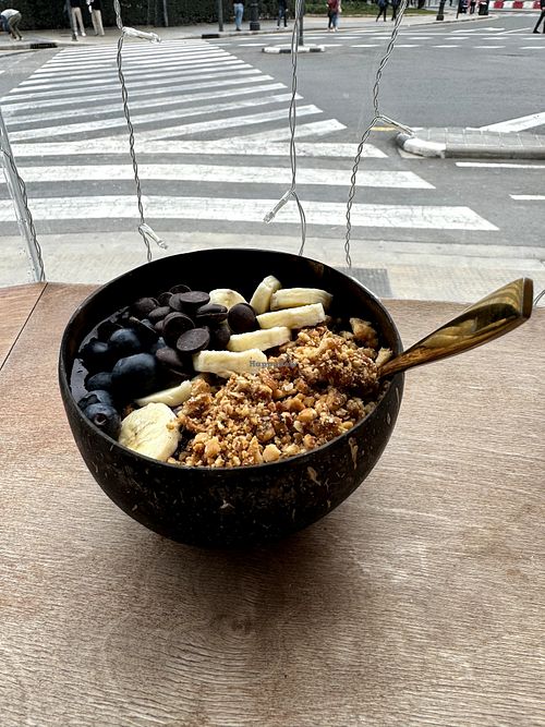 Açai bowl at Rompiendo Cocos in Valencia