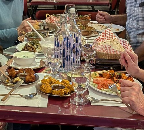 Bon souper d'anniversaire pour 6 at Maison Samosa Restaurant in Montreal