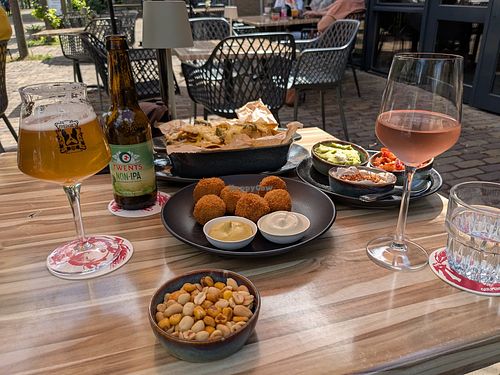Bitterballen and nacho platter at Fredgie's  in Dwingeloo