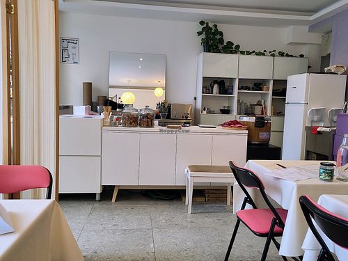 Eat-in space + counter at Guinga in Paris