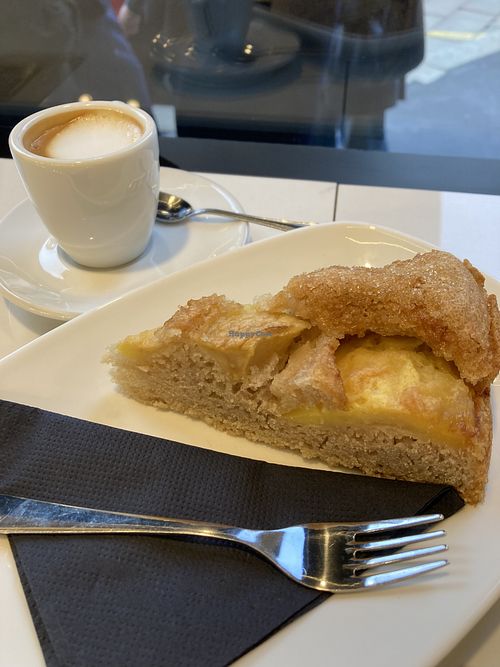 Vegan apple cake  at Ottolina in Milan