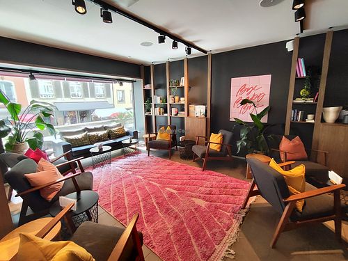 Cosy lounge corner at Lila Luchs in Zofingen