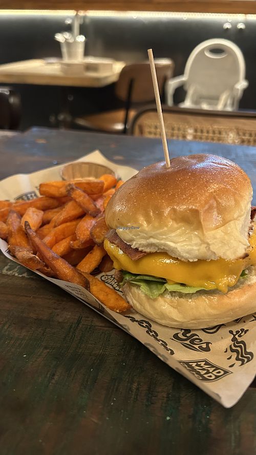 Double cheese vacon  at Mad Mad Vegan - Barcelona in Barcelona