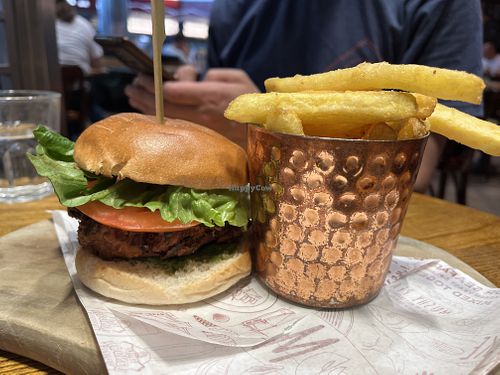 Spinach and potato Bhaji burger   at LHR - The London‘s Pride - T2 in London